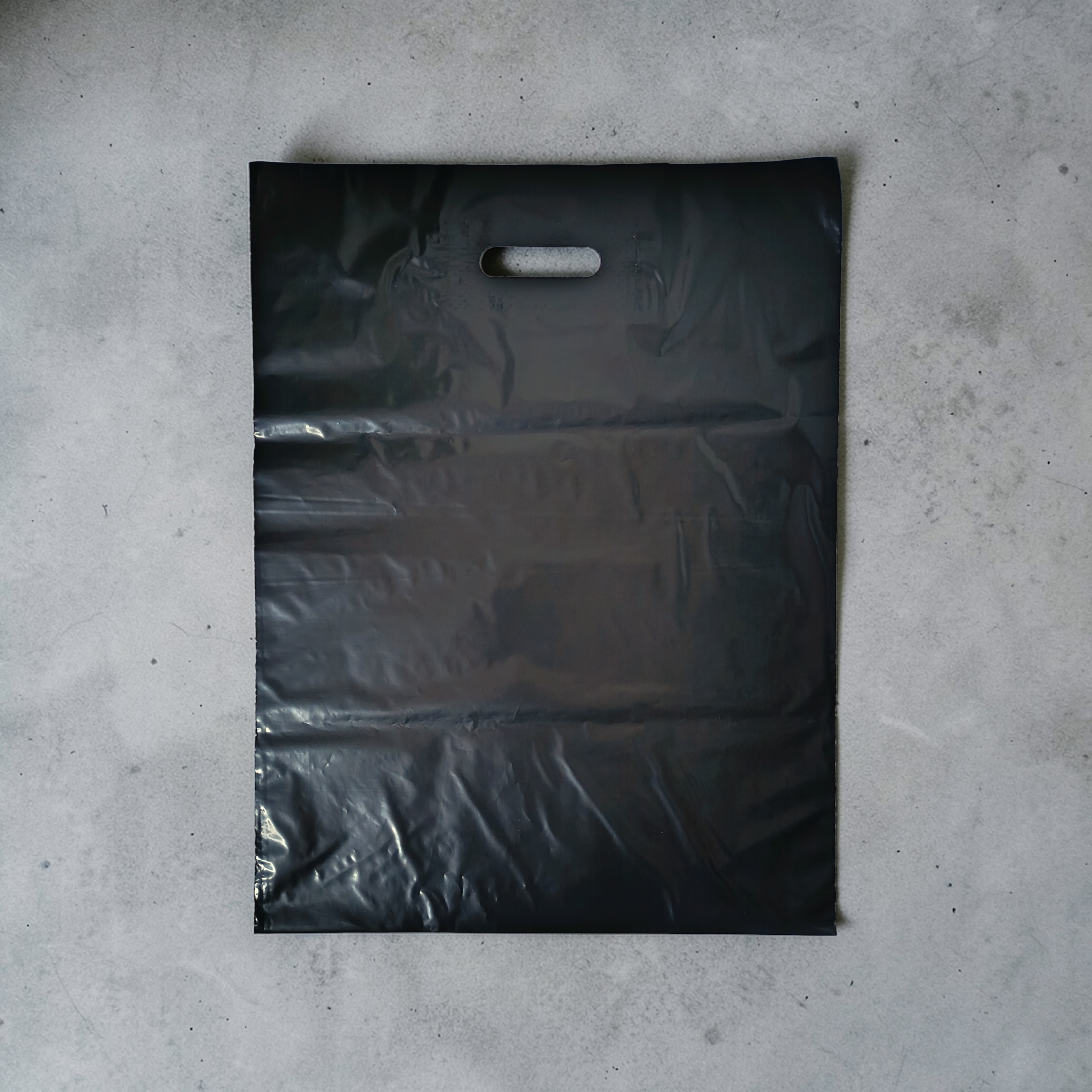 Sacosa neagra cu dungi 50x40cm